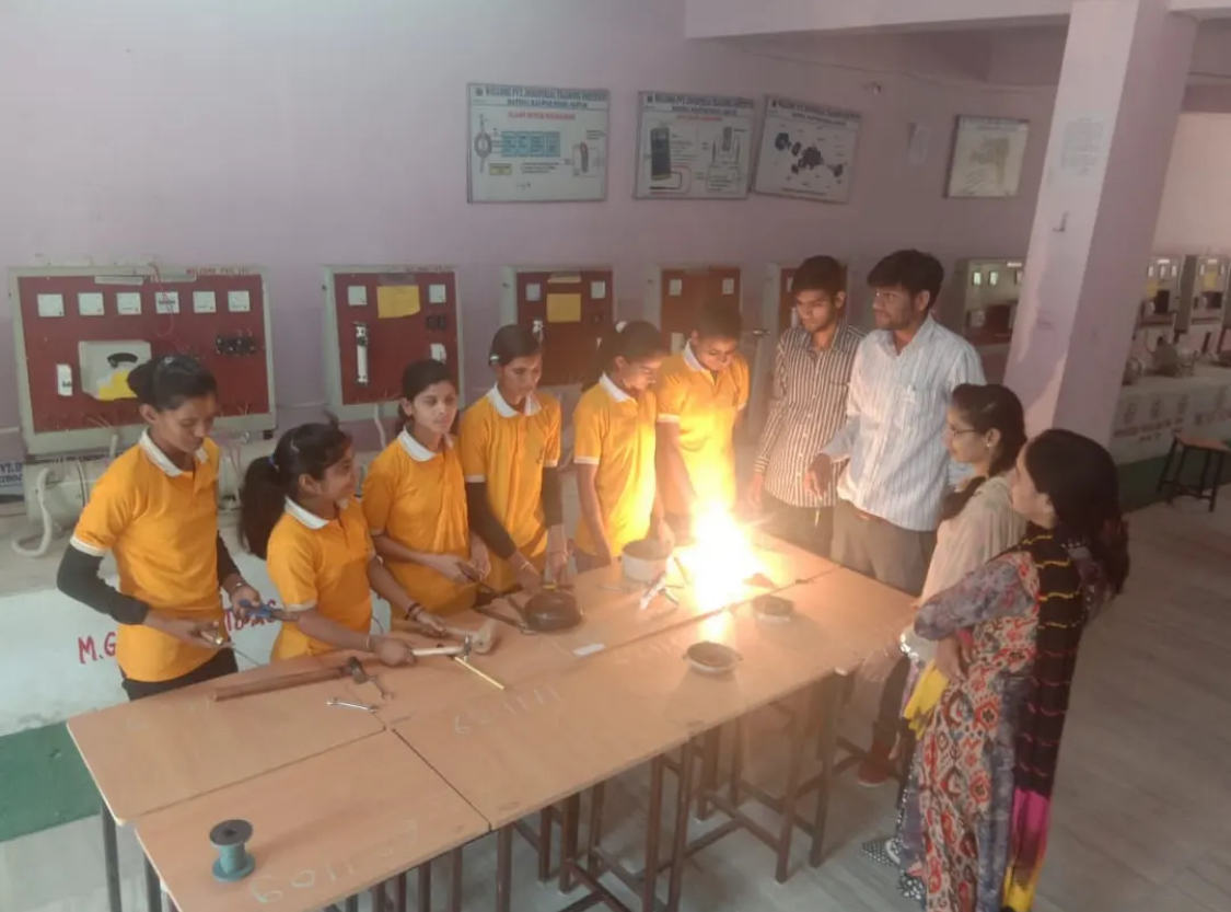 State-of-the-art computer labs and workshops